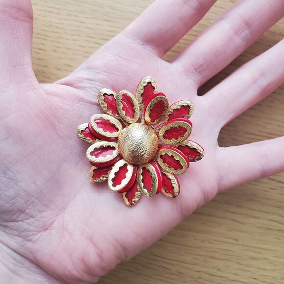 Vintage 60s Red Gold Enamel Flower Brooch - Picture 5 of 5
